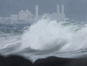 热带低气压给韩国南部和首尔地区带来暴雨